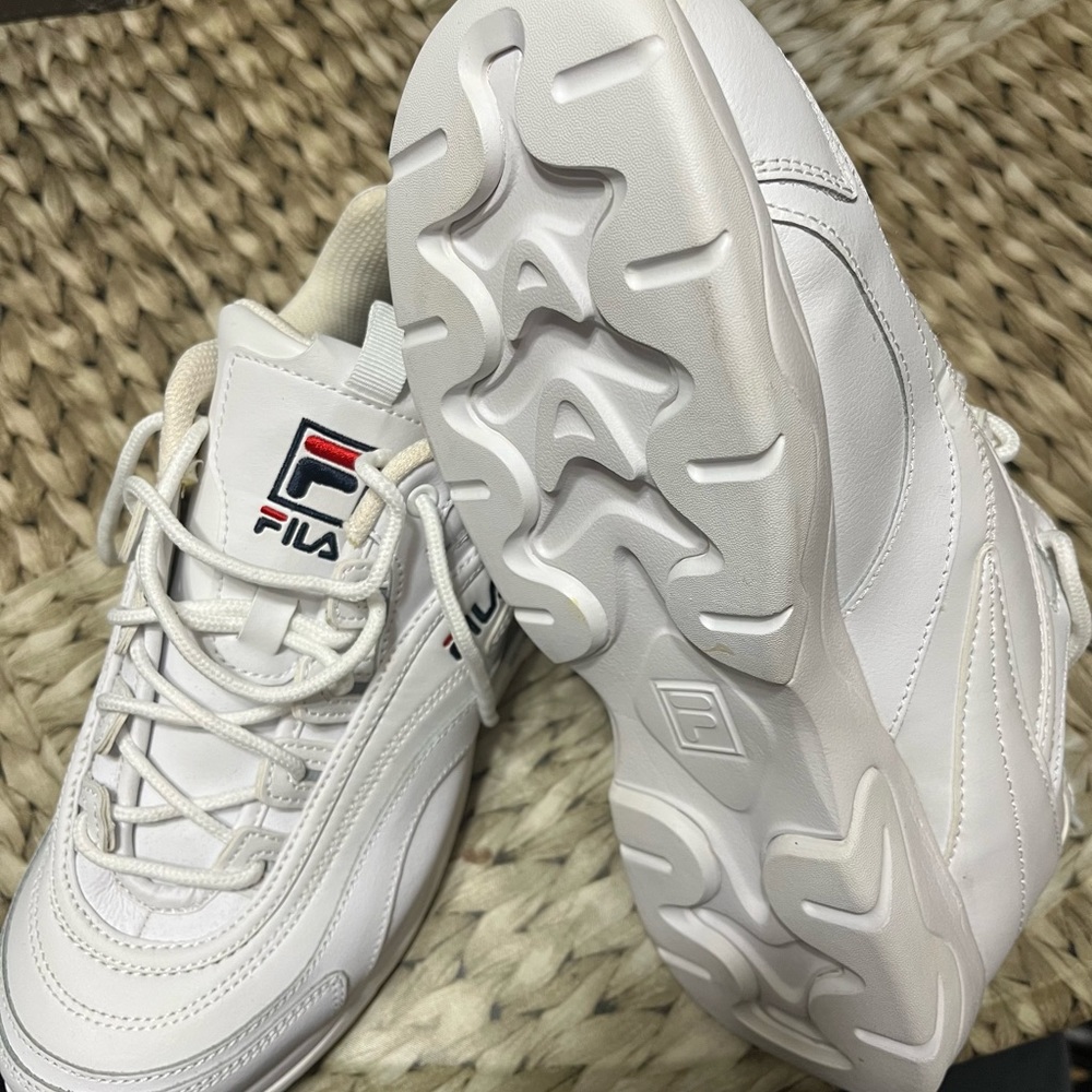 Brand New Fila Sneakers women’s size 10 in White. Never worn see picture of sole